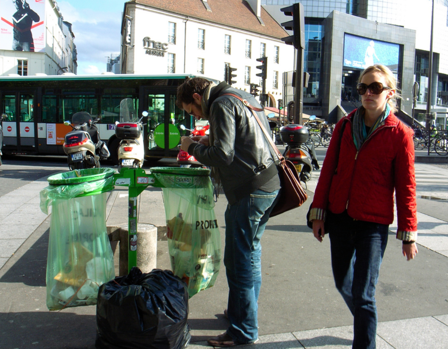 Documenting trash, N.Nova, 2011.